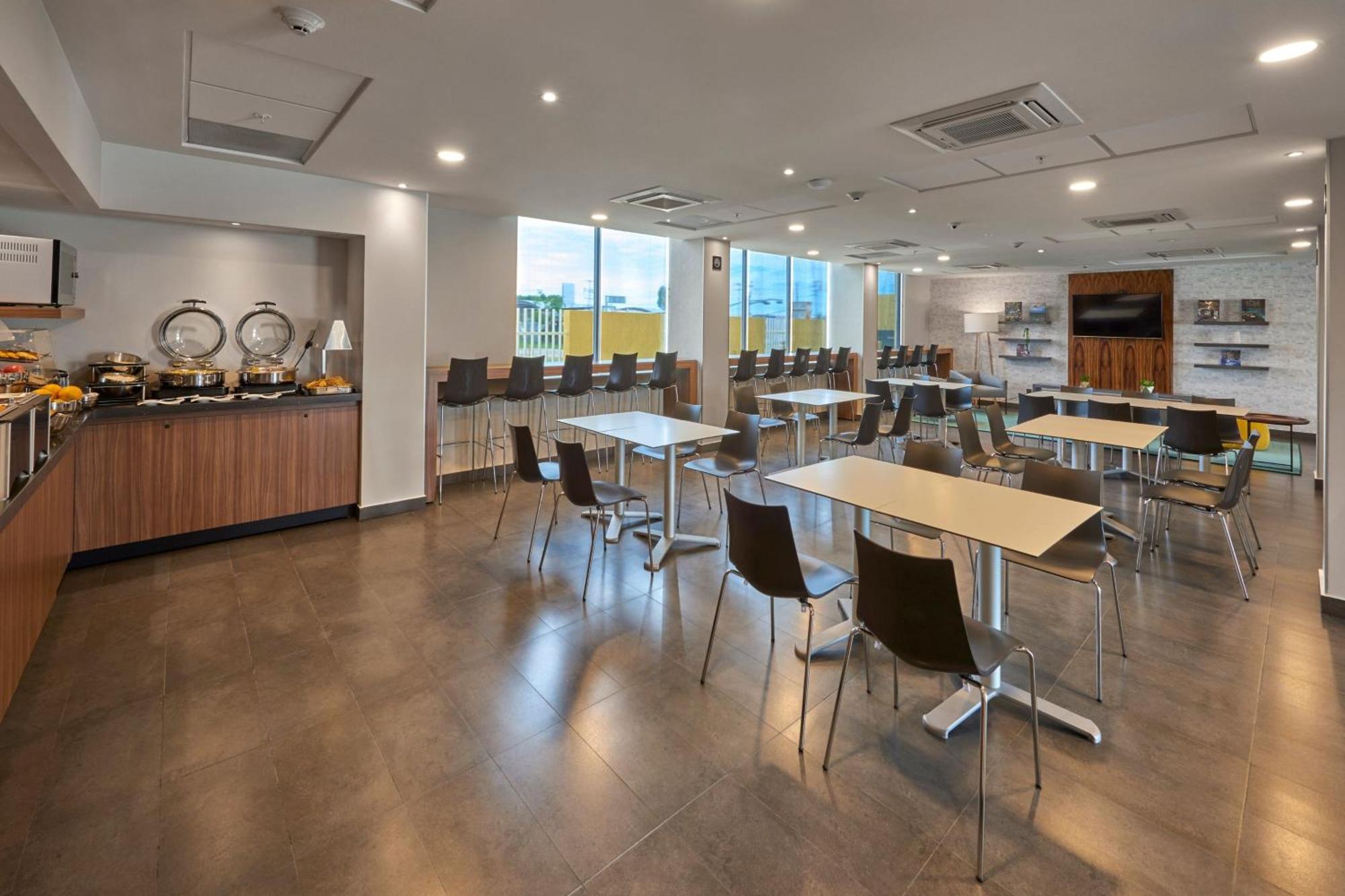 科米坦城市快捷酒店 科米坦德多明格斯 外观 照片